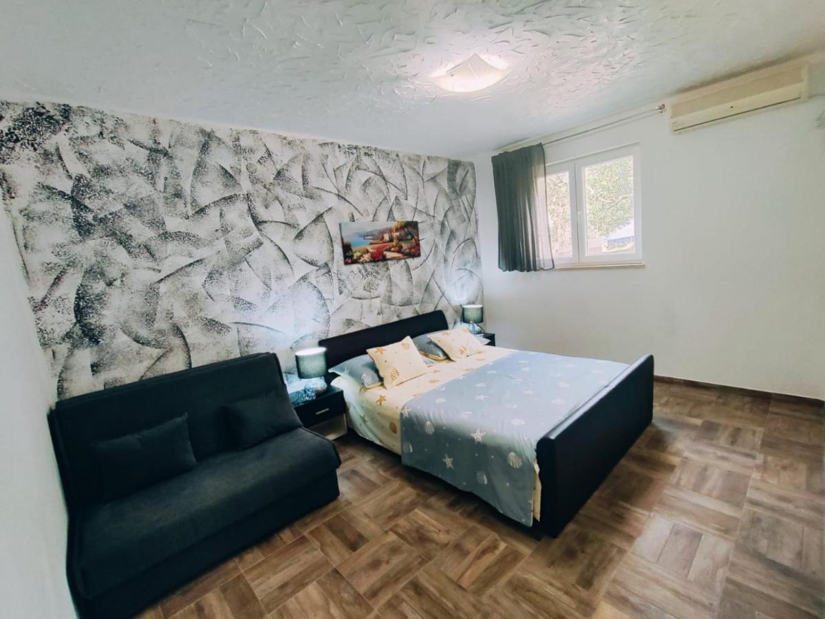 Apartmani Nada Mustapic Brela Eksteriør bilde