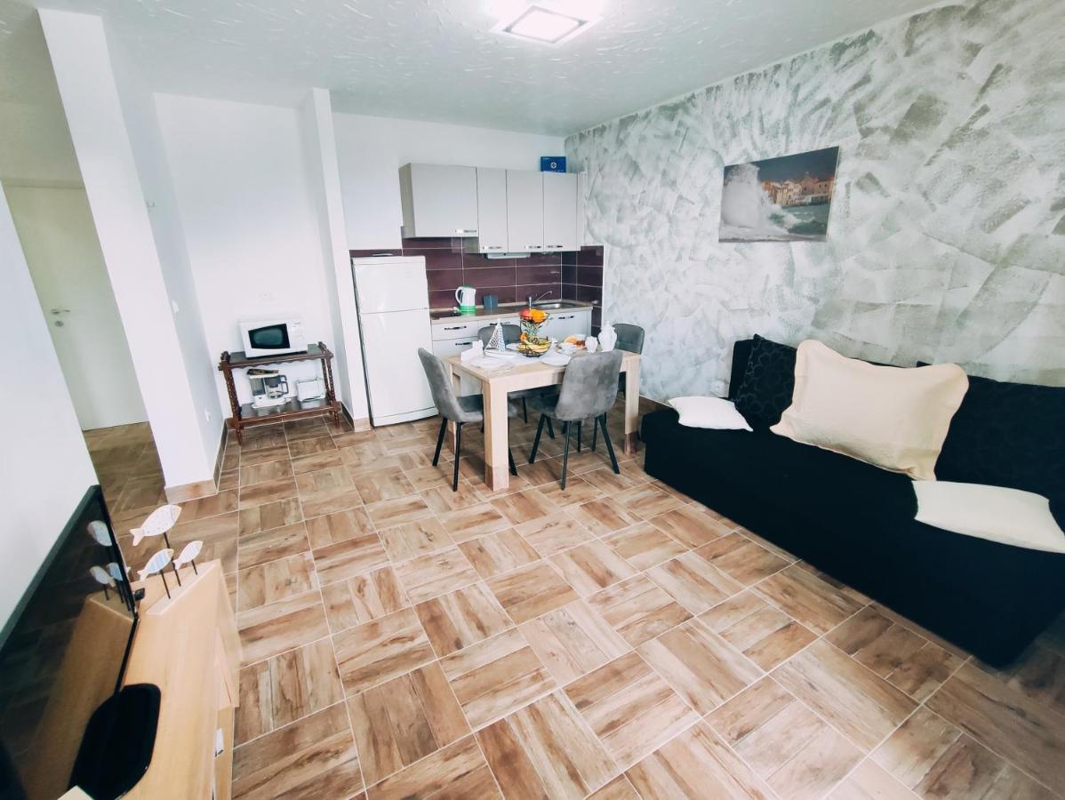 Apartmani Nada Mustapic Brela Eksteriør bilde